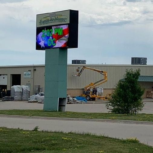 OSCEOLA FARM & HOME Simple Lift Rentals & Sales